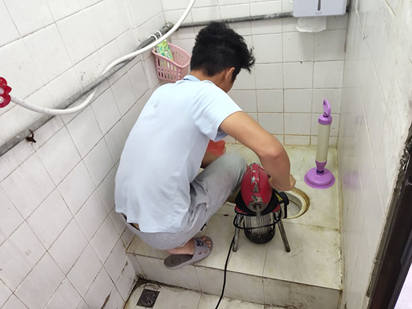 元谋管道堵塞冒臭气 专业师傅现场解决问题