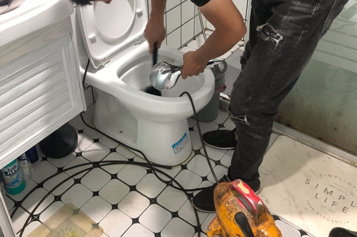 元谋马桶堵塞自己疏通还是找师傅?专业上门服务让你省时更省心